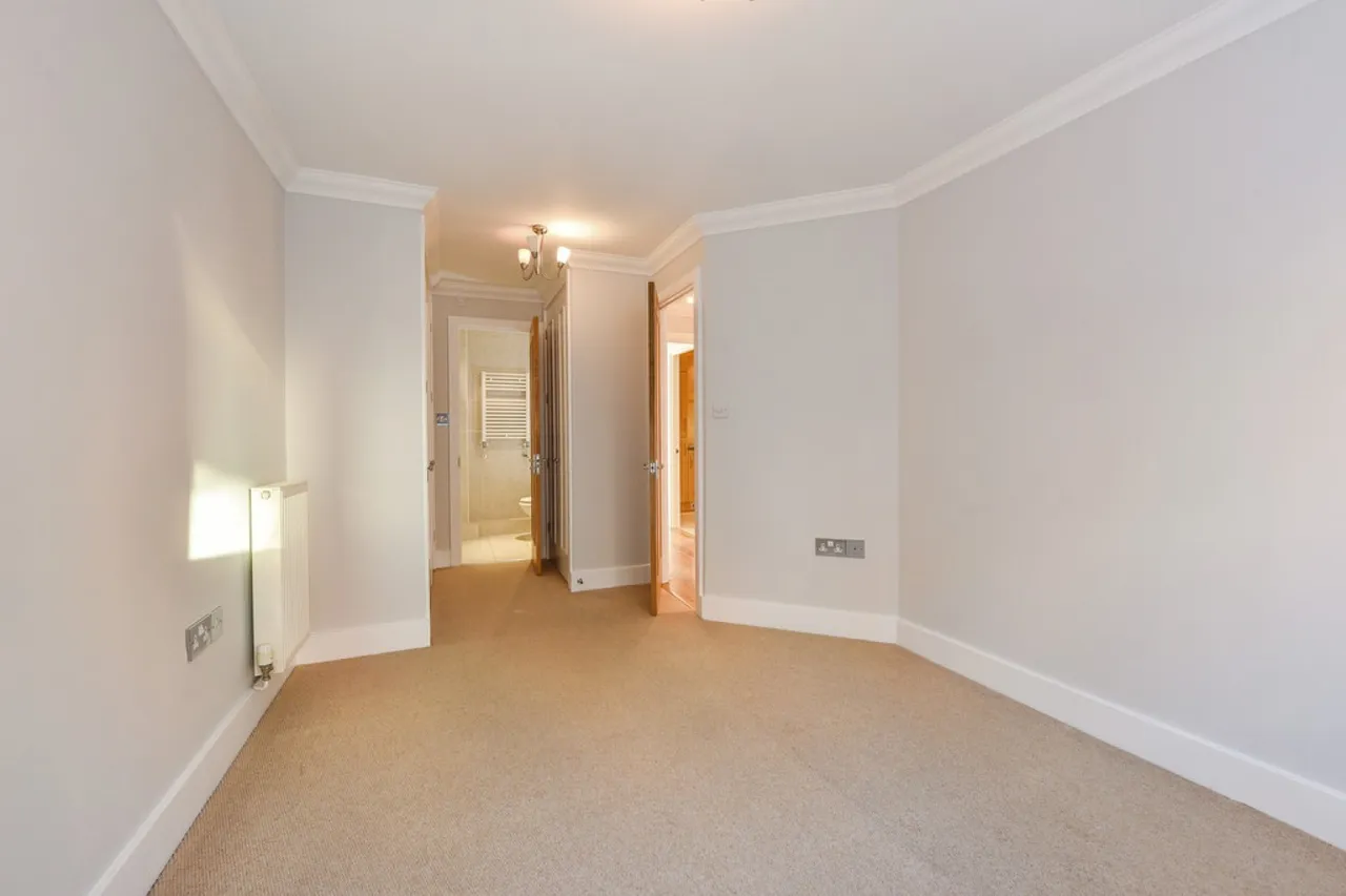 Cross Street, SO23, photo 8