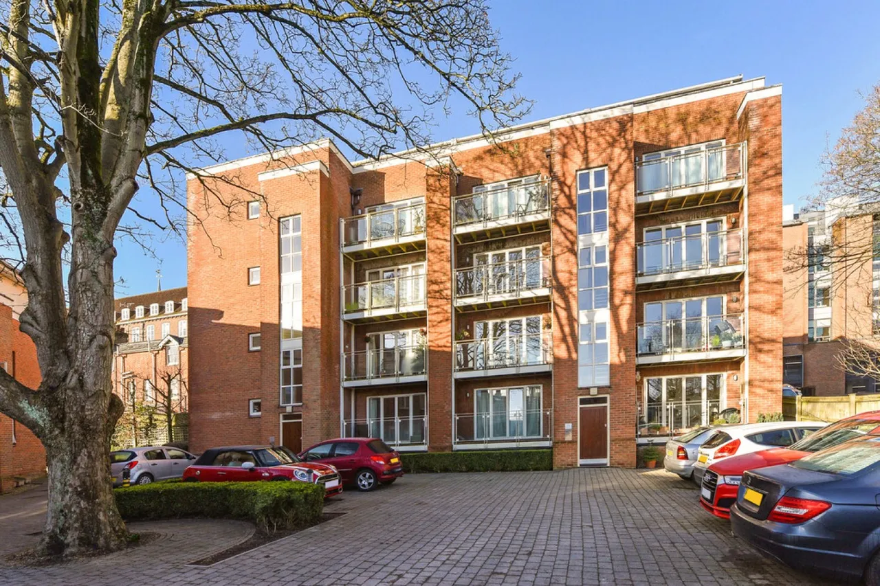 2 bed flat to rent, Cross Street, SO23