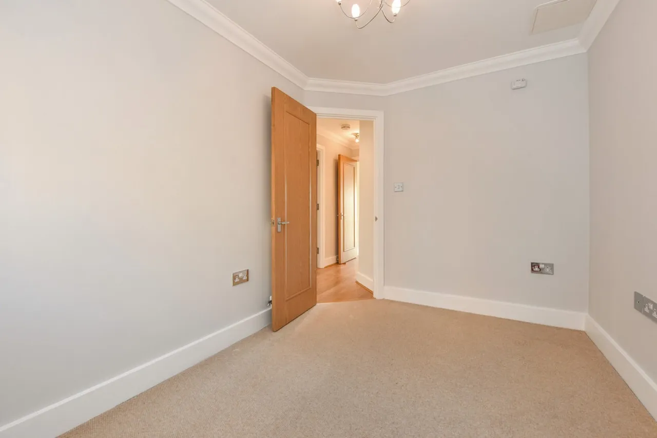 Cross Street, SO23, photo 9