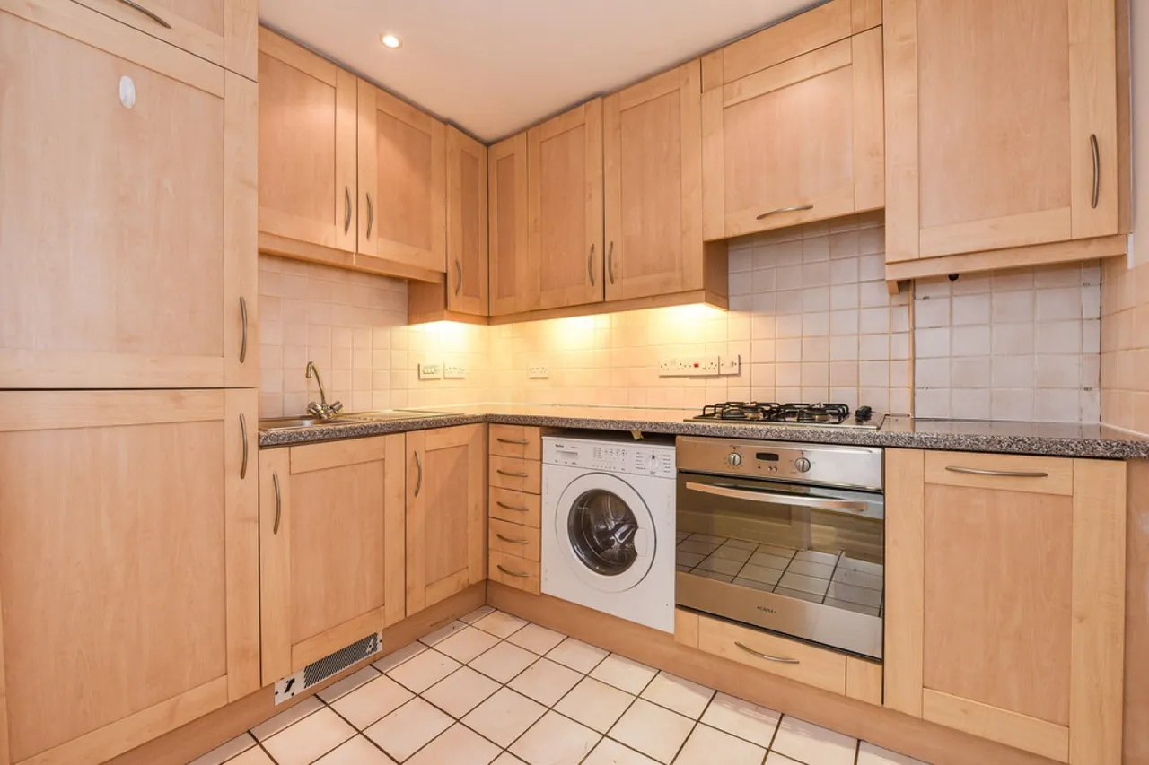Cross Street, SO23, photo 6
