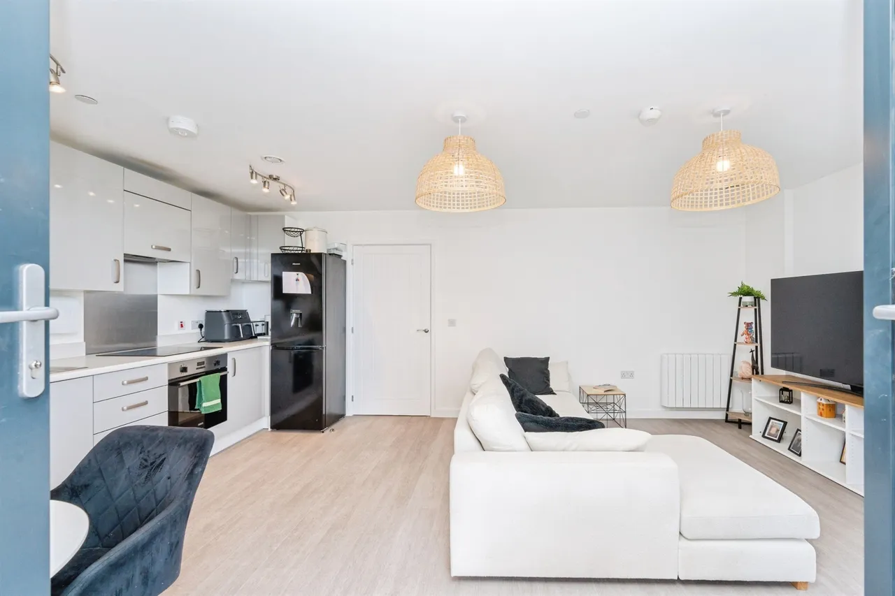 Colnebank Drive, Watford, photo 9