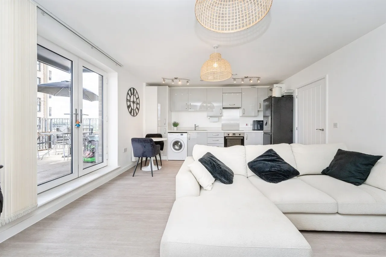 Colnebank Drive, Watford, photo 11