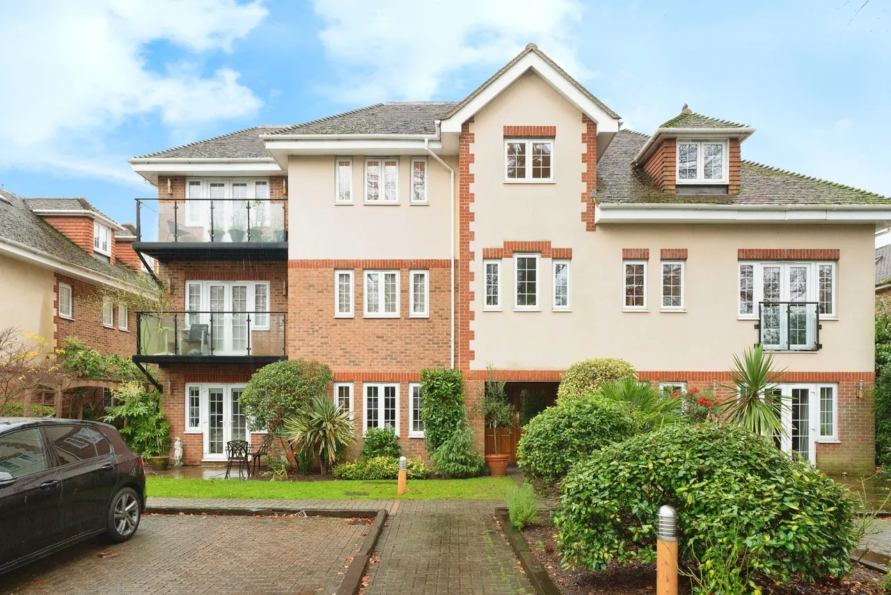 2 bed flat for sale, Woodham Place, Woodham, KT15