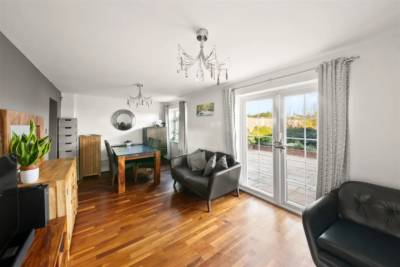 Copperfield Avenue, Uxbridge, photo 3