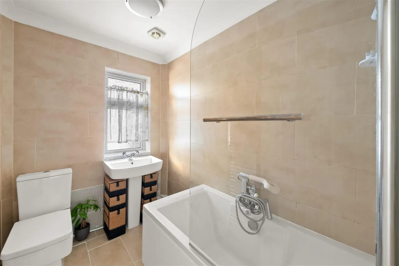 Copperfield Avenue, Uxbridge, photo 10