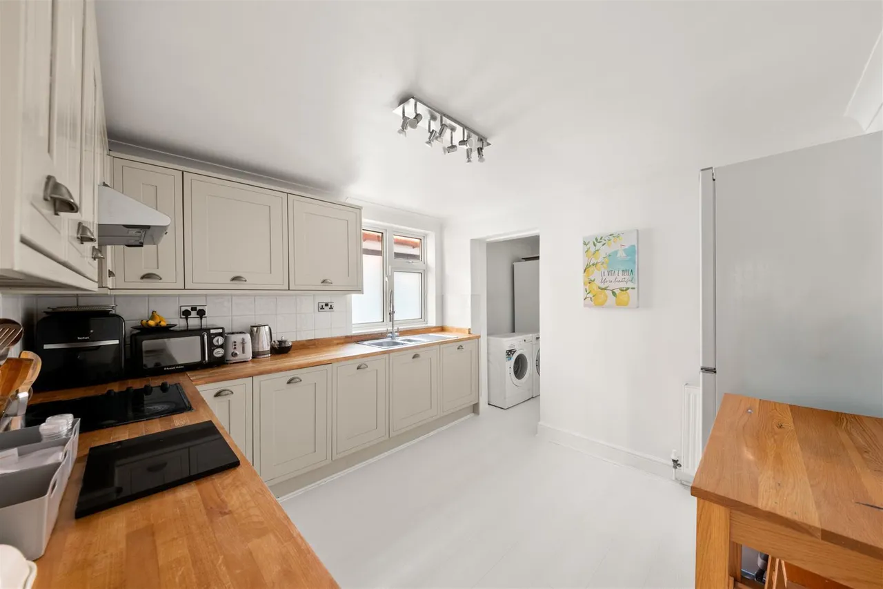 Copperfield Avenue, Uxbridge, photo 2