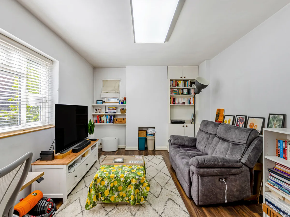 Lessar Avenue, London, SW4, photo 2