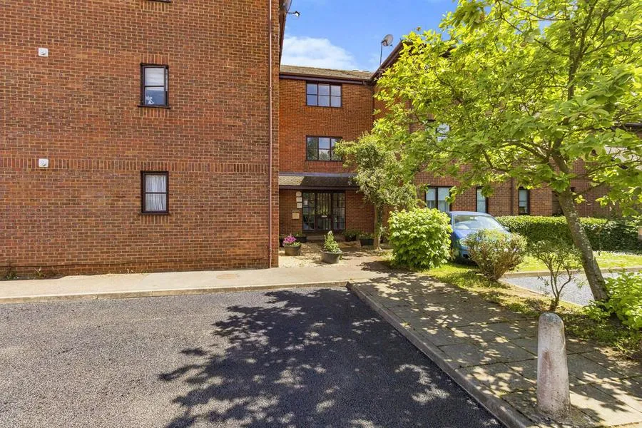 Cranbrook, Woburn Sands, MK17, photo 2