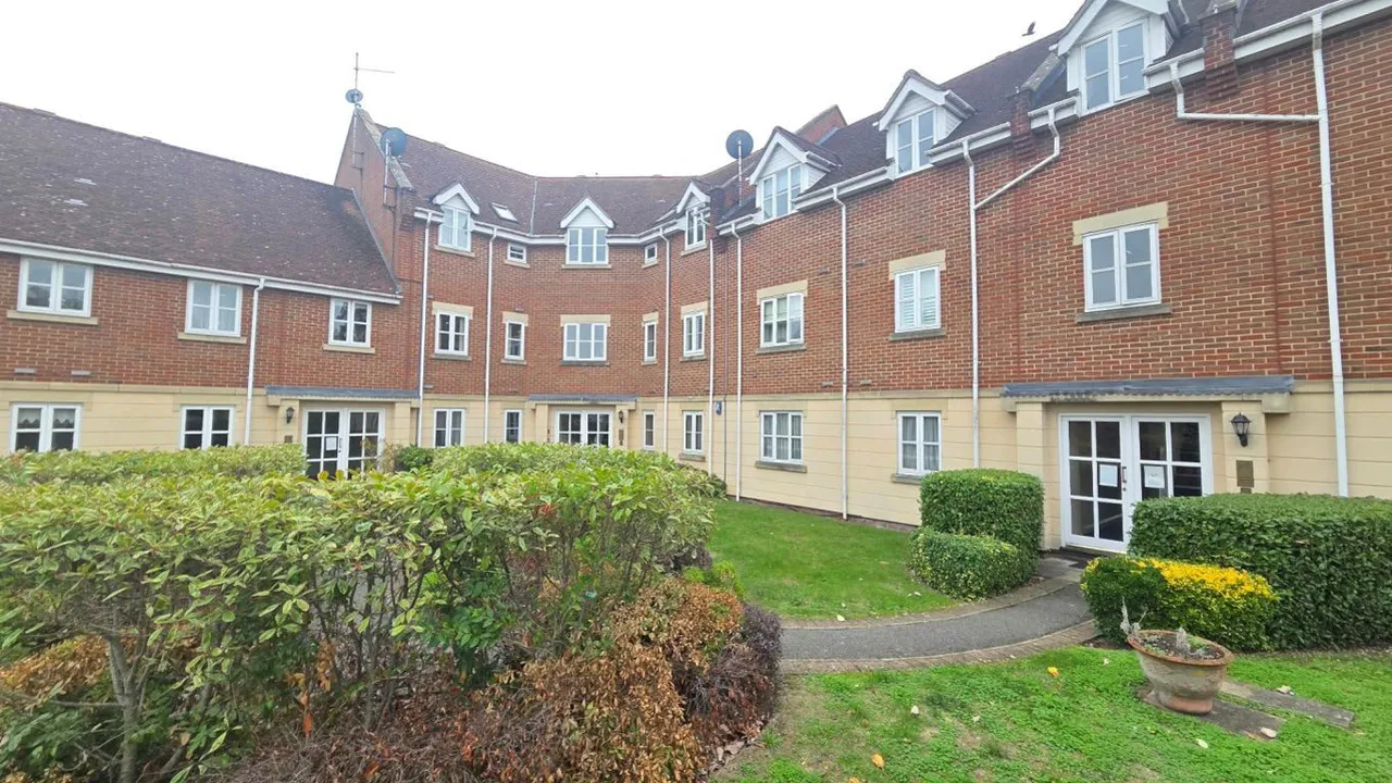 2 bed house to rent, Forest Drive, CM16