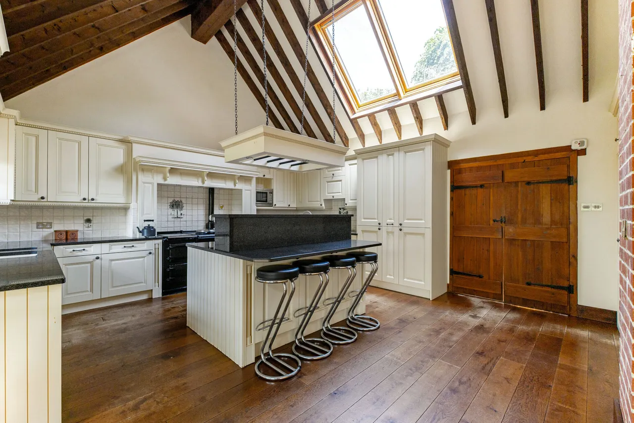 Weydown Road, Haslemere, GU27, photo 2