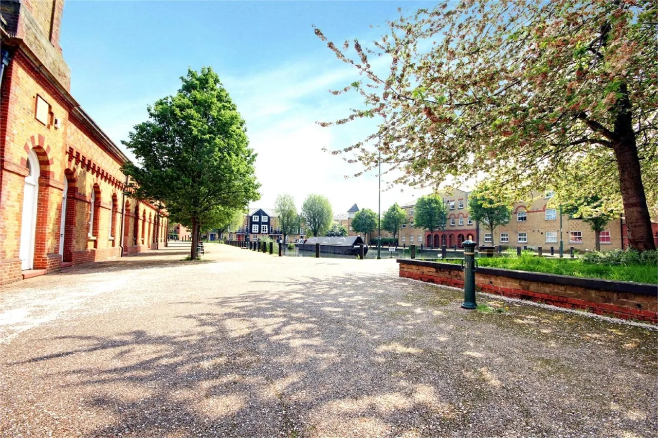 Dundas Mews, Enfield, EN3, photo 16
