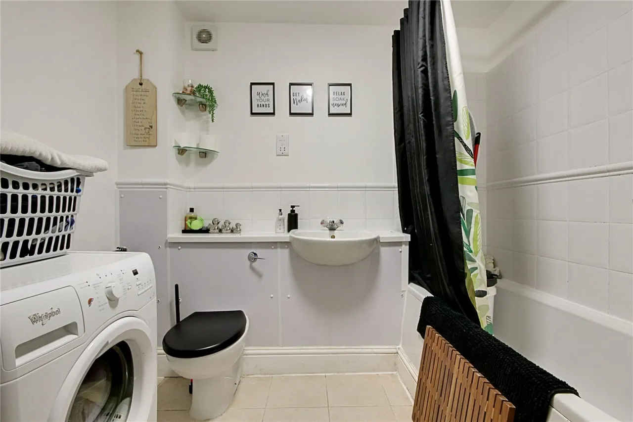 Dundas Mews, Enfield, EN3, photo 13