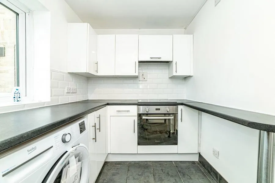 Frescade Crescent, Basingstoke, RG21, photo 5