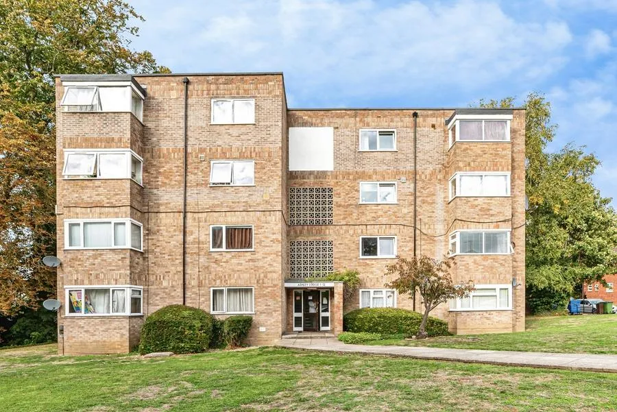 2 bed flat to rent, Frescade Crescent, Basingstoke, RG21