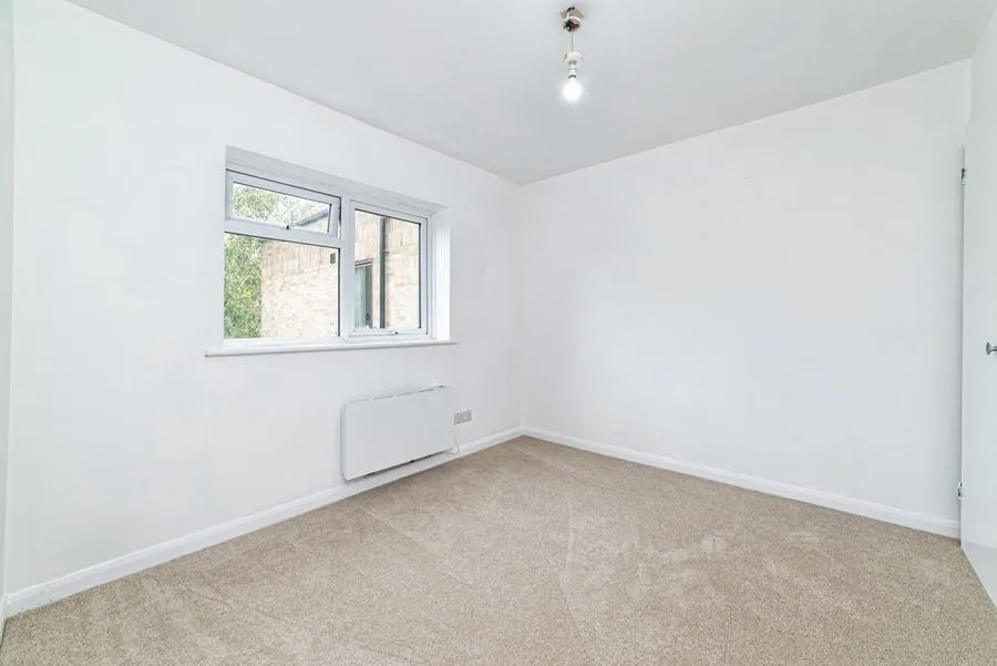 Frescade Crescent, Basingstoke, RG21, photo 3