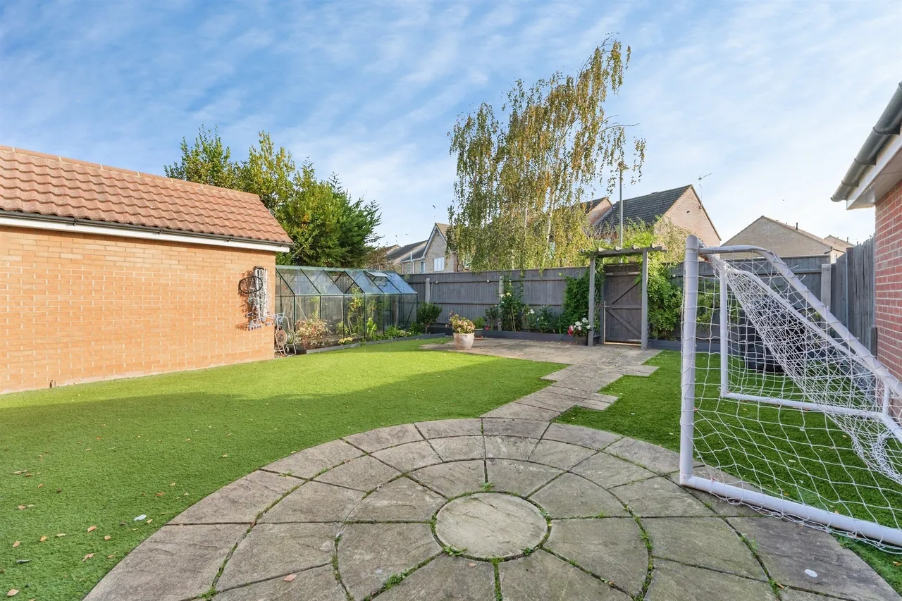 Farriers Gate CHATTERIS, PE16, photo 16