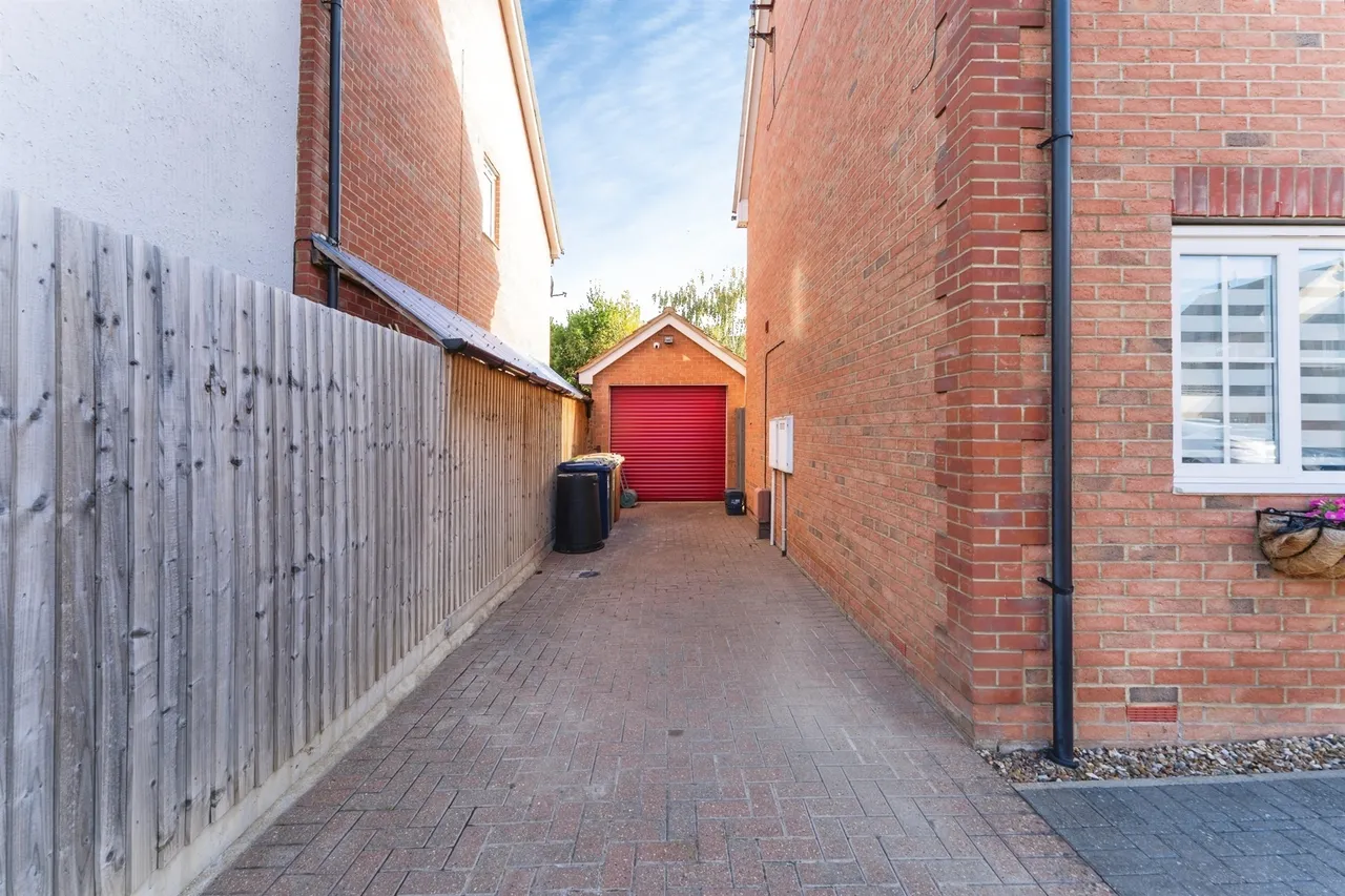 Farriers Gate CHATTERIS, PE16, photo 17