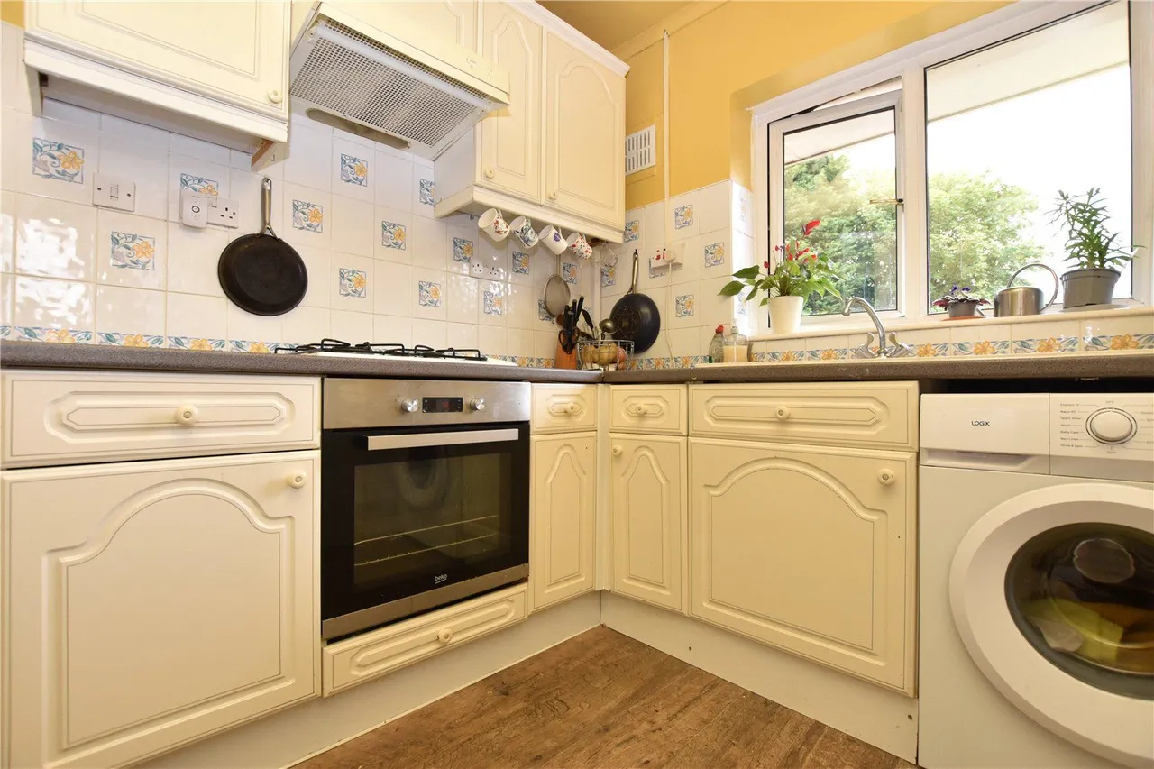 Dean Hall Close, Morley, LS27, photo 13