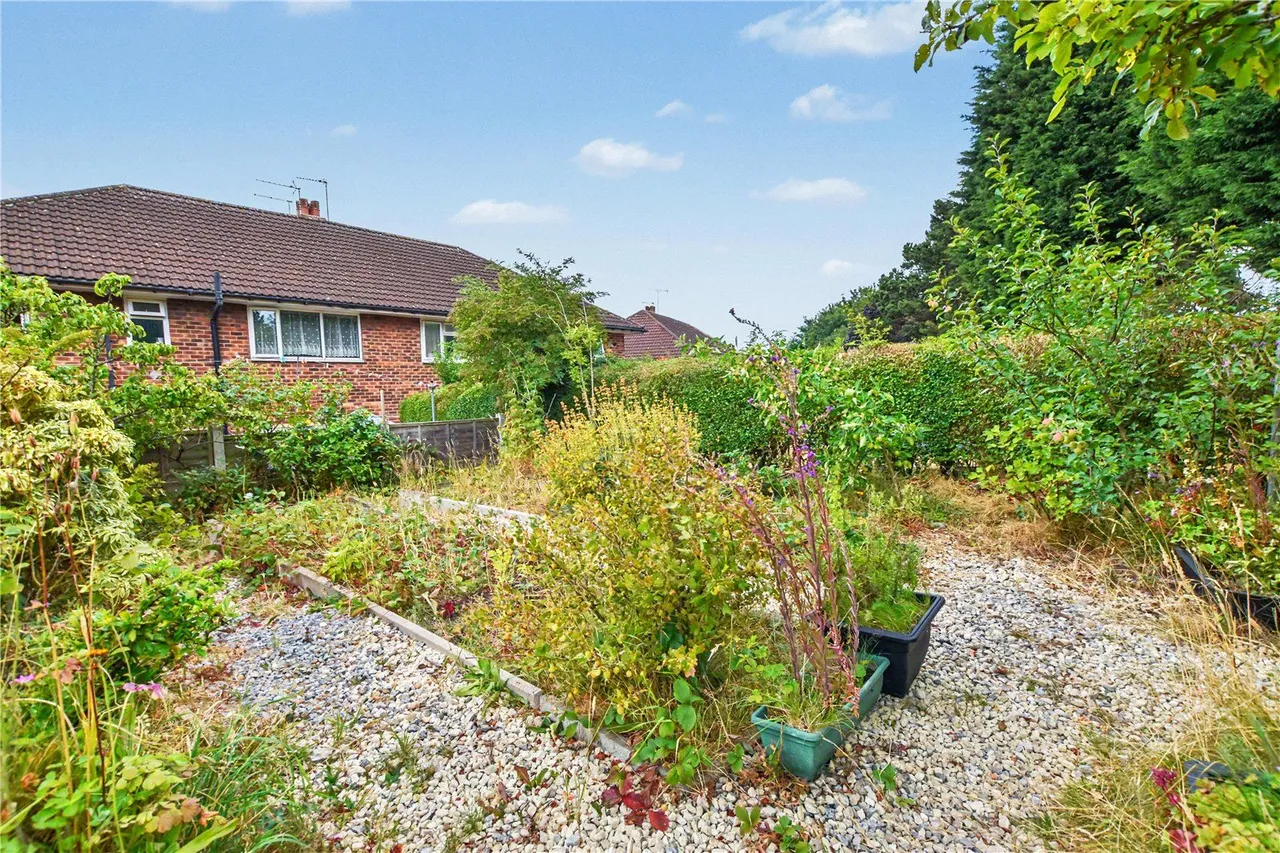 Dean Hall Close, Morley, LS27, photo 18
