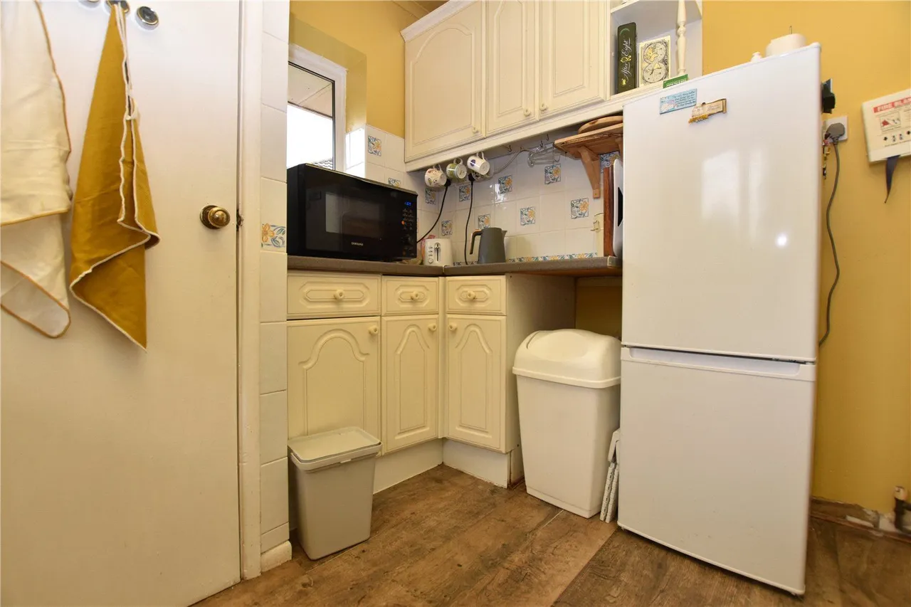 Dean Hall Close, Morley, LS27, photo 14