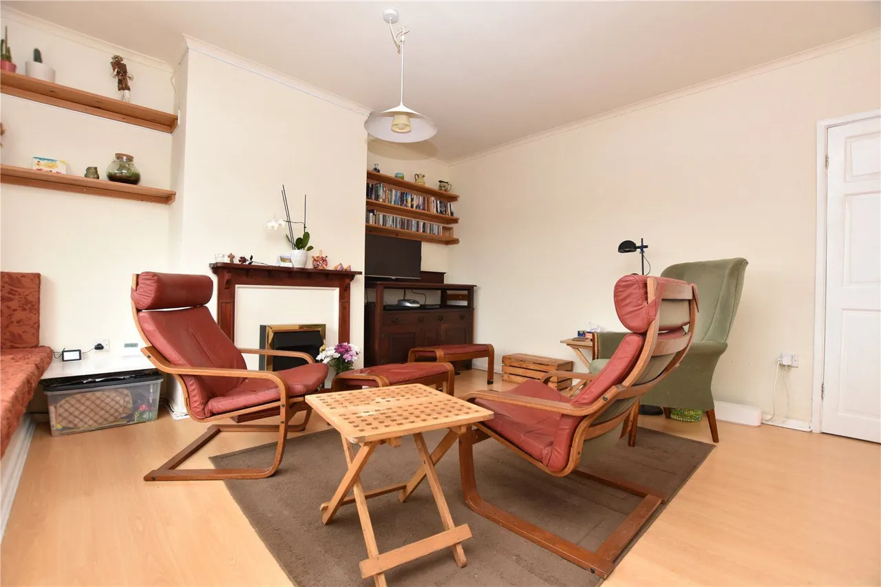 Dean Hall Close, Morley, LS27, photo 2