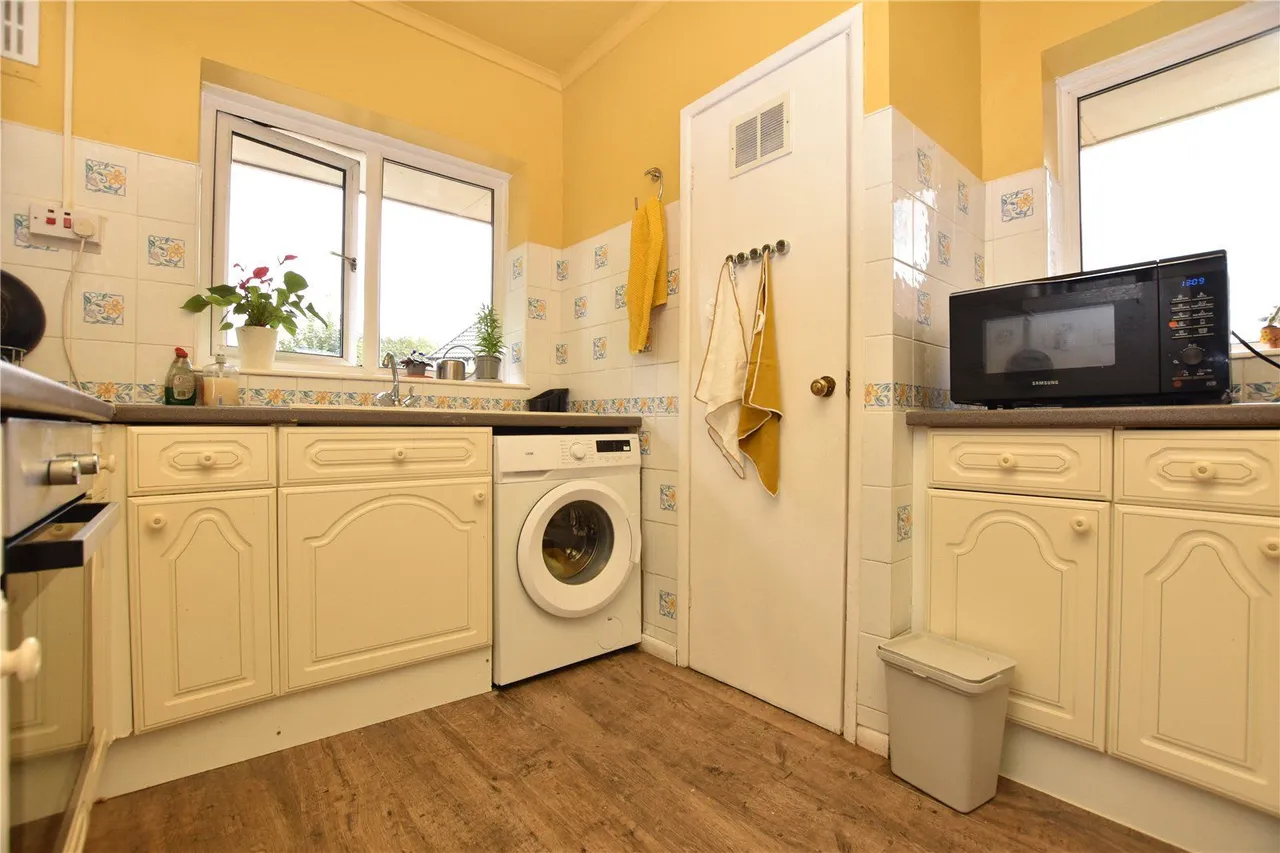 Dean Hall Close, Morley, LS27, photo 5