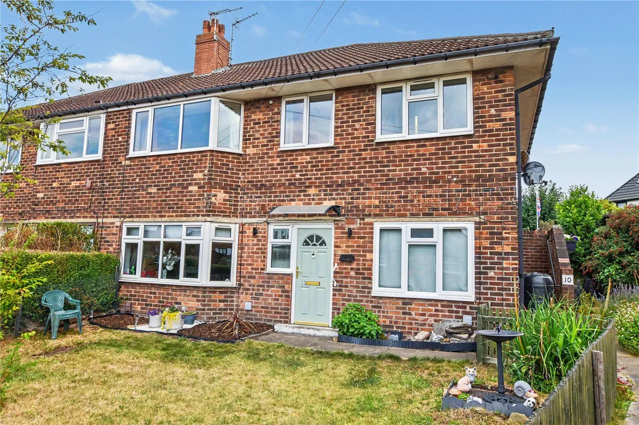2 bed flat for sale, Dean Hall Close, Morley, LS27