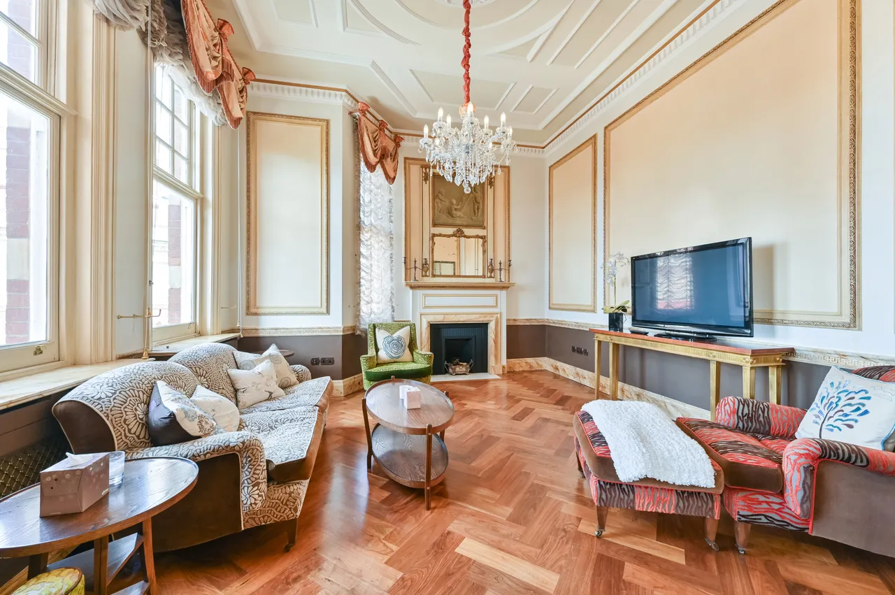 49 Albert Court West Block, Prince Consort Road, London, photo 3