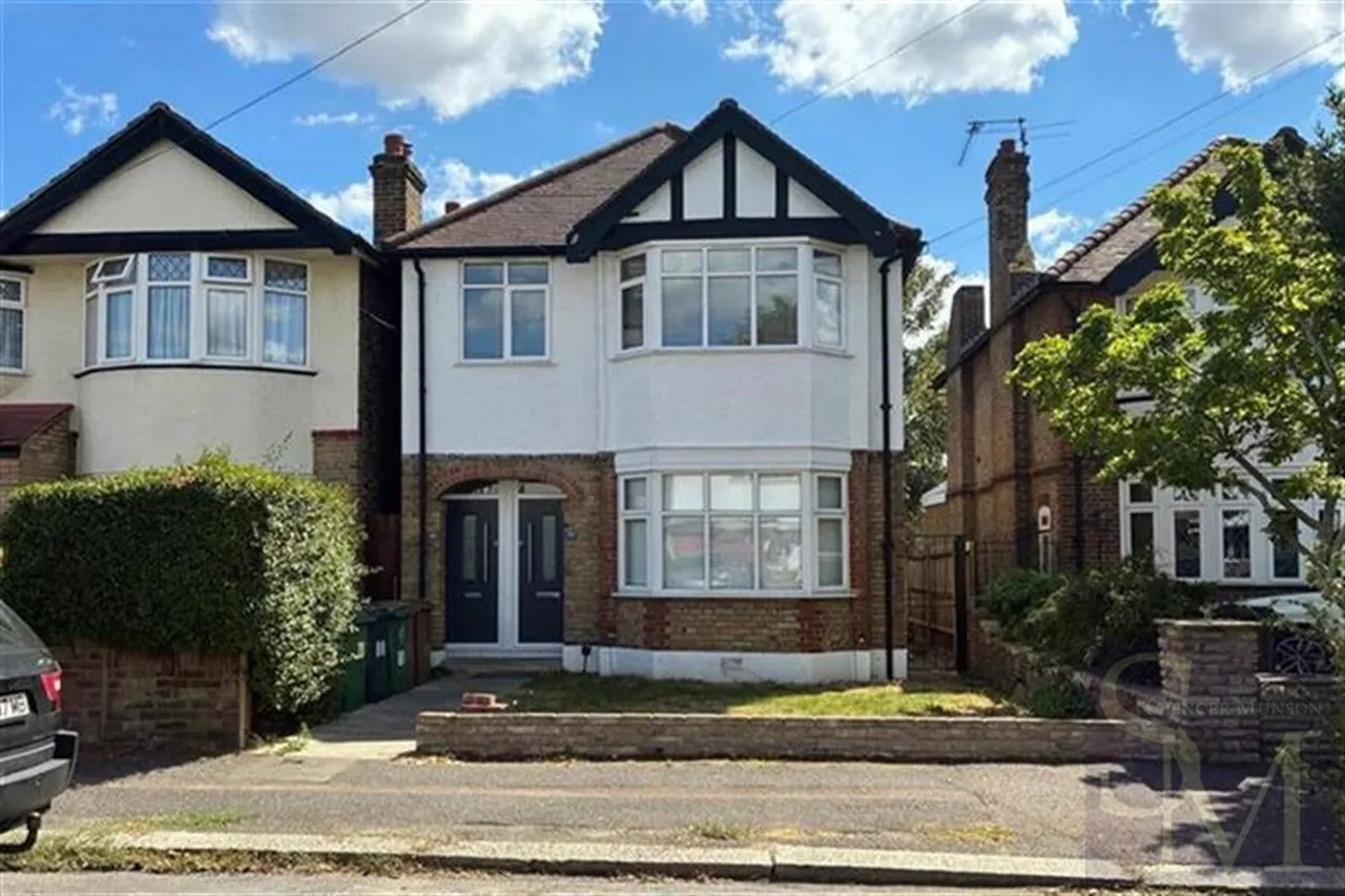 2 bed flat for sale, Marlborough Road, Chingford, E4