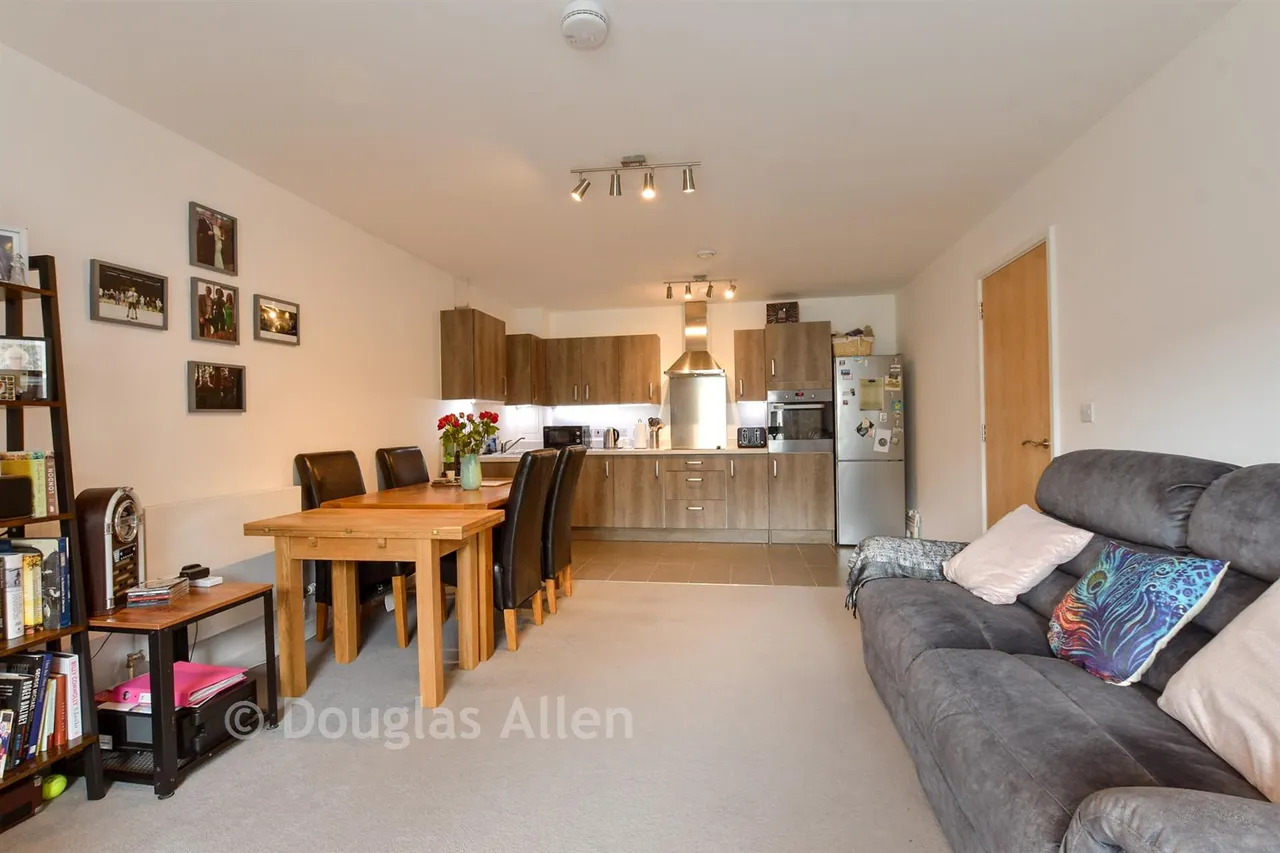 Broadis Way, Rainham, RM13, photo 4
