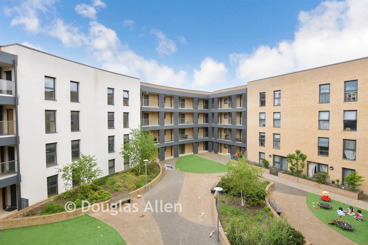 Broadis Way, Rainham, RM13, photo 11