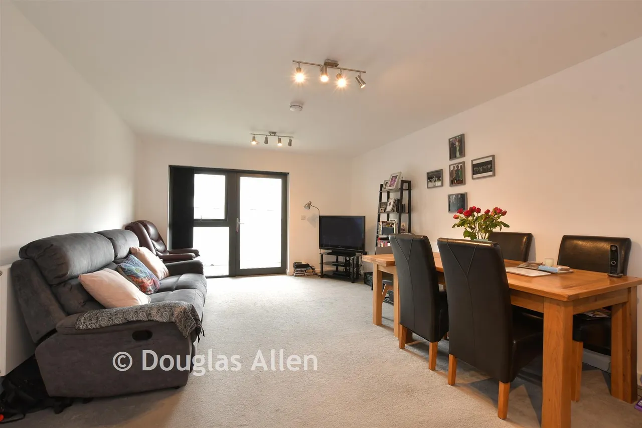 Broadis Way, Rainham, RM13, photo 3