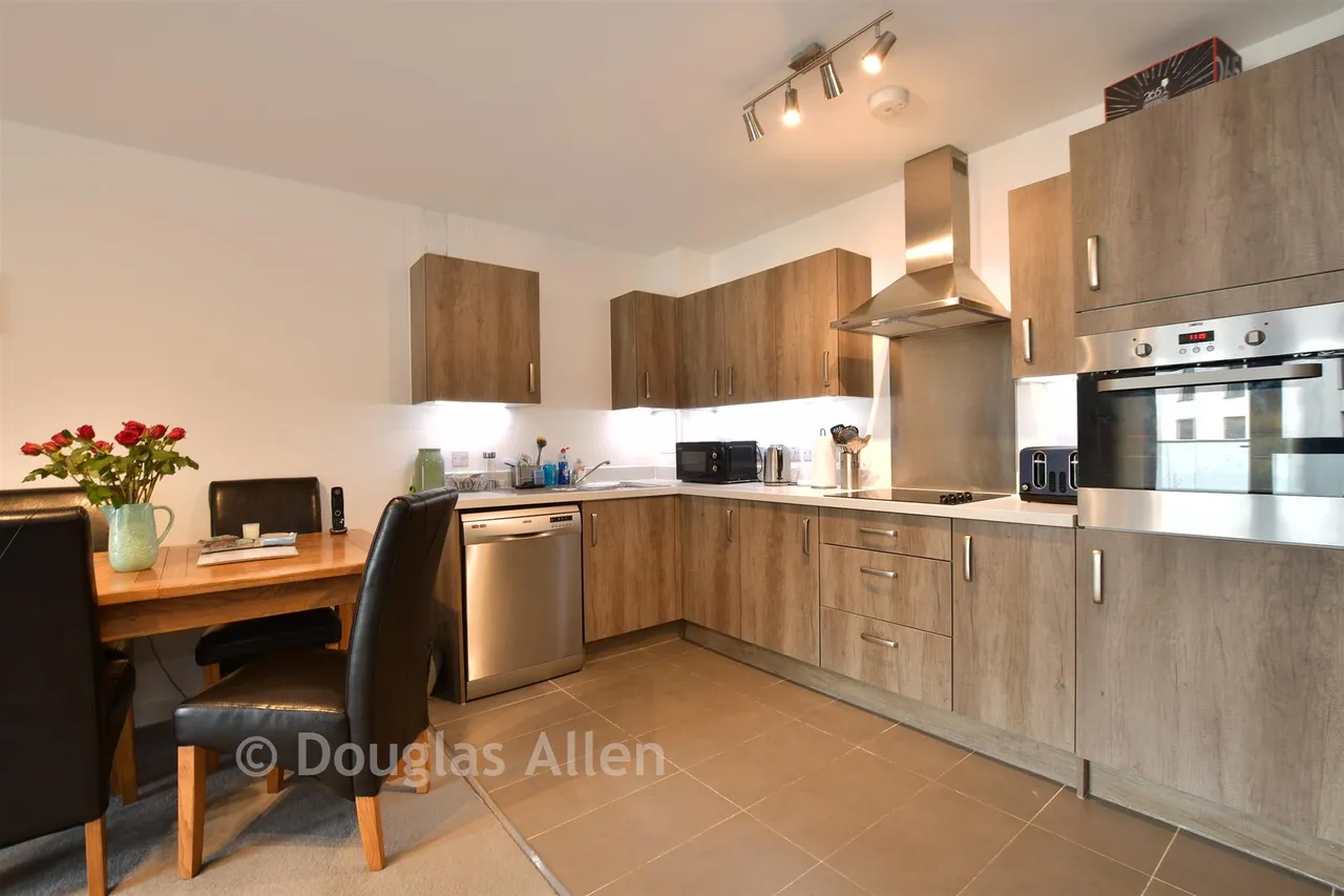 Broadis Way, Rainham, RM13, photo 2