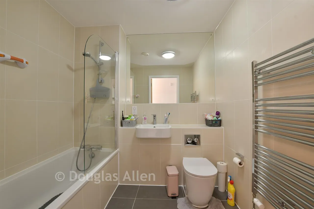 Broadis Way, Rainham, RM13, photo 7