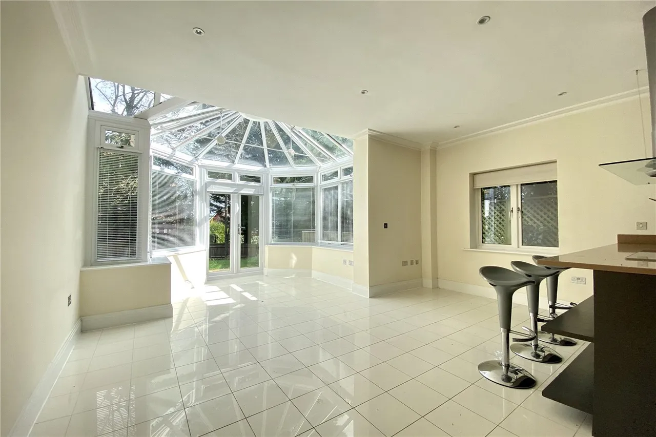 Park Grove, Knotty Green, Beaconsfield, HP9, photo 4