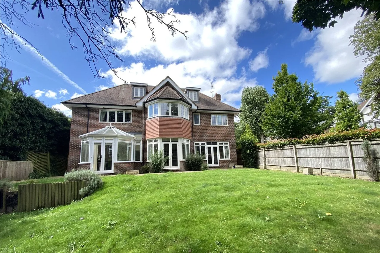 6 bed house to rent — Park Grove, Knotty Green, Beaconsfield, HP9