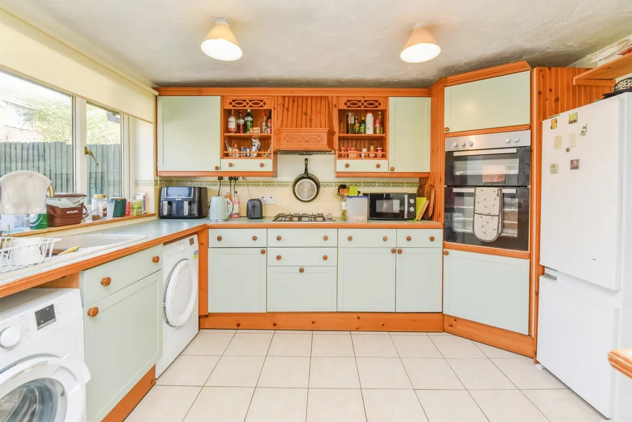 Holly Court, Frome, BA11, photo 3