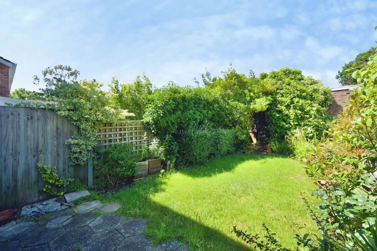 Kingspark Court, London, E18, photo 5