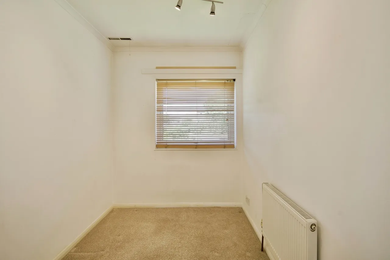 Kingspark Court, London, E18, photo 16