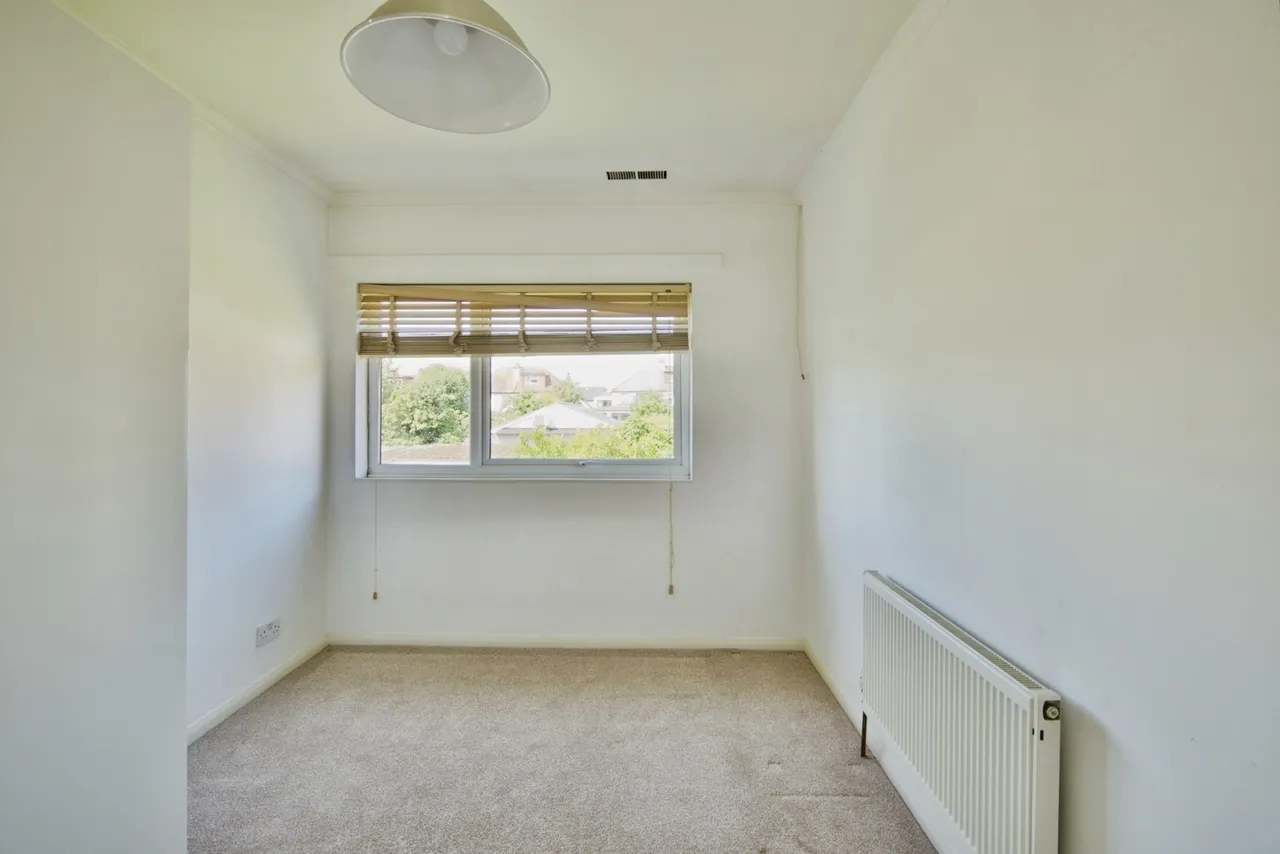 Kingspark Court, London, E18, photo 13