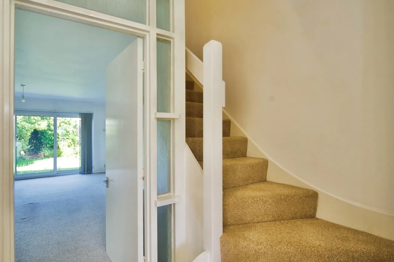 Kingspark Court, London, E18, photo 3