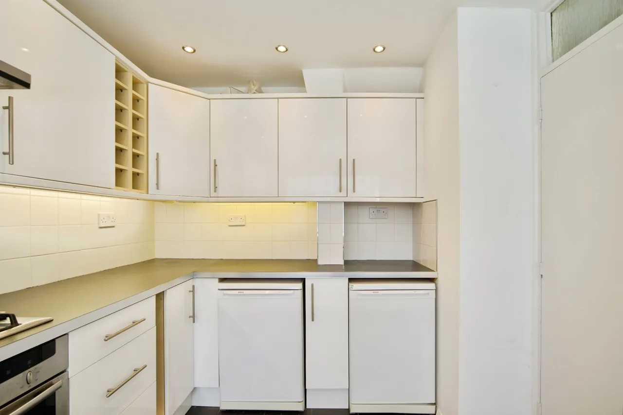 Kingspark Court, London, E18, photo 7