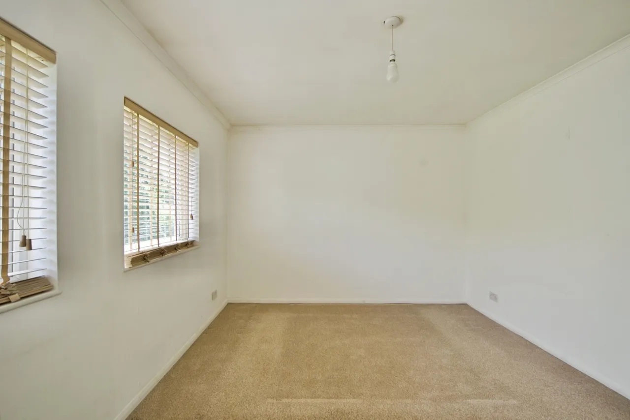 Kingspark Court, London, E18, photo 14