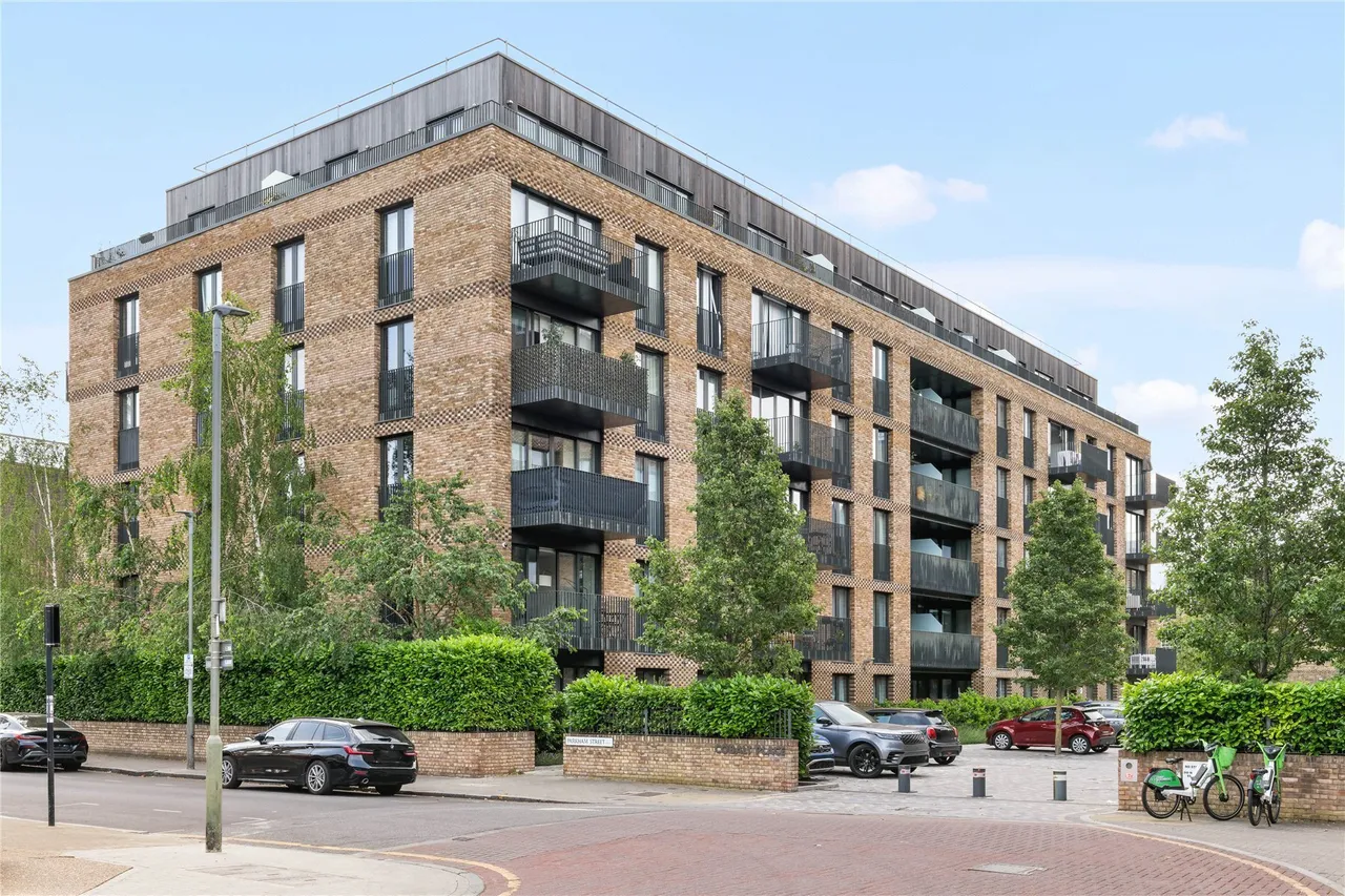 2 bed flat for sale — Cobalt Place, London, SW11