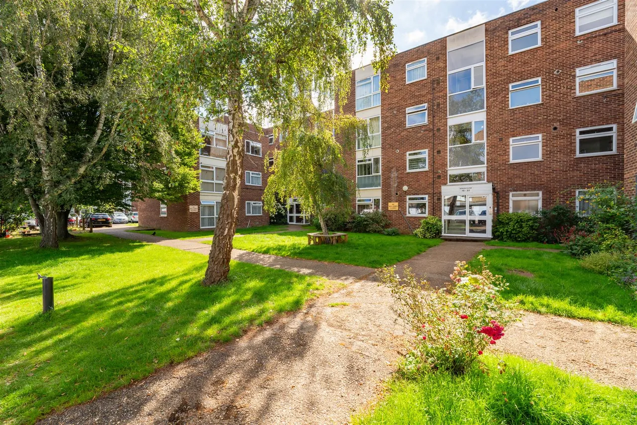 Azalea Close, Hanwell, photo 4