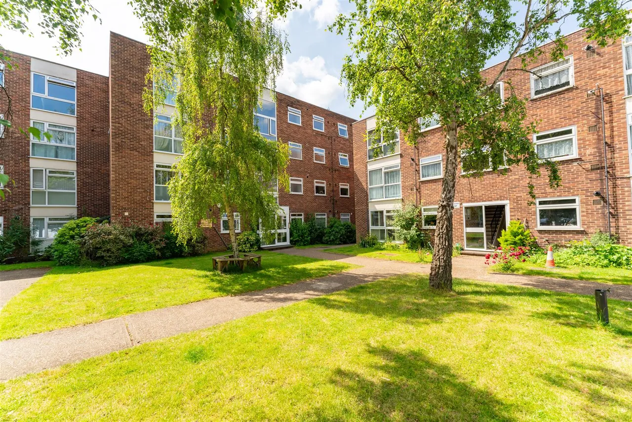 Azalea Close, Hanwell, photo 7