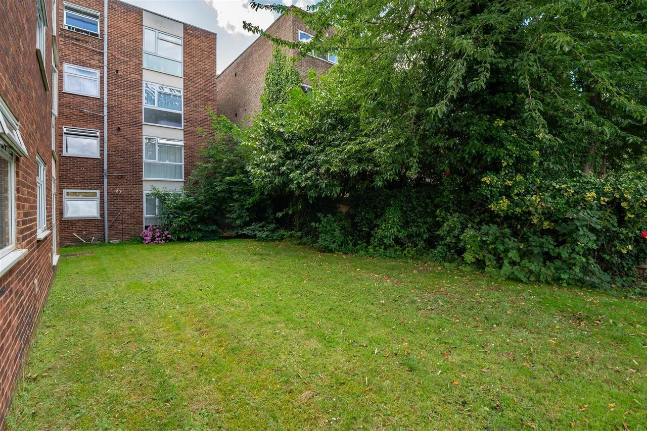 Azalea Close, Hanwell, photo 13