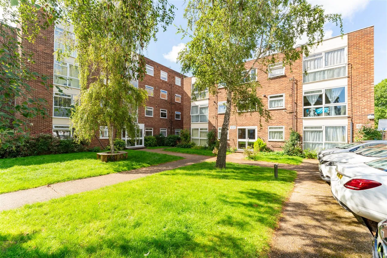 1 bed flat for sale, Azalea Close, Hanwell