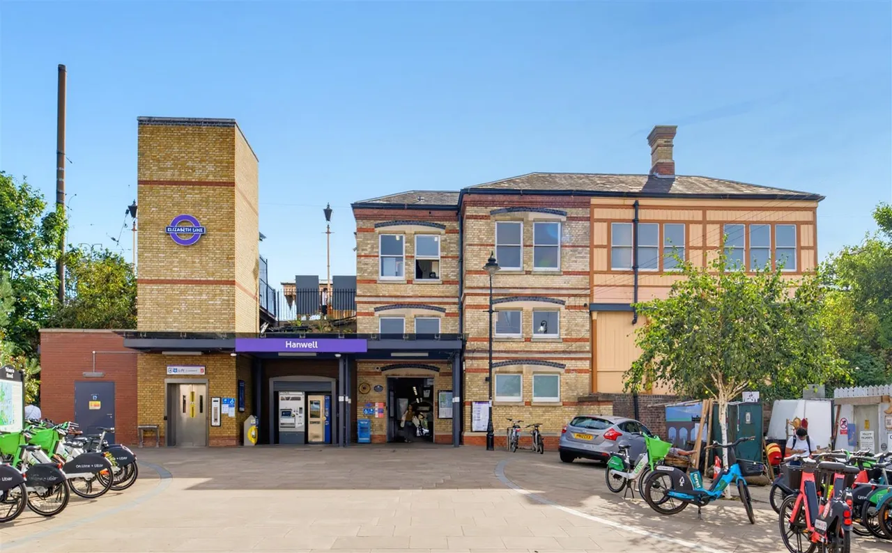 Azalea Close, Hanwell, photo 14