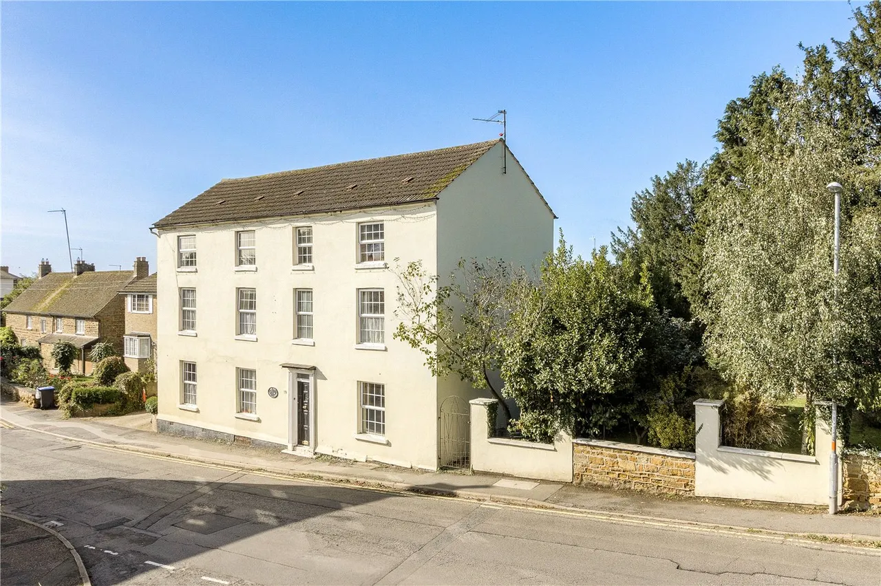 5 bed house for sale — High Street, Wootton, Northampton, Northamptonshire, NN4